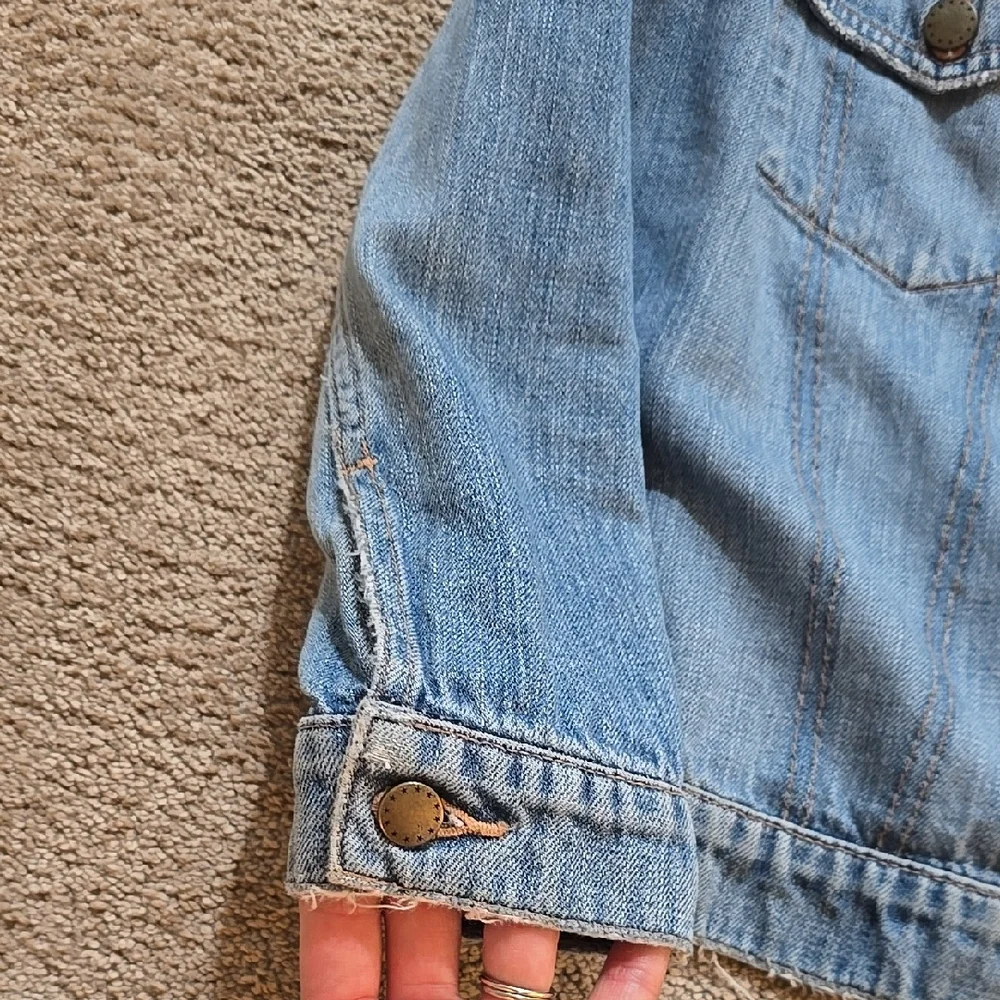 Classic Blue Denim Jacket With Triangle Design On Back - Picture 4 of 8